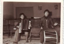 Дел од членовите на музичката секција во стариот дом на Култура во Илинден.