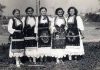 Девојки во народна носии-1955