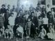 Учителот Вене Станојков со своето одделение.