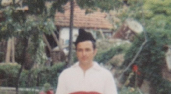 Војче Данчевски во народна носија