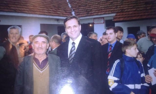 Претседателот Трајковски во Дељадровци-2004г.