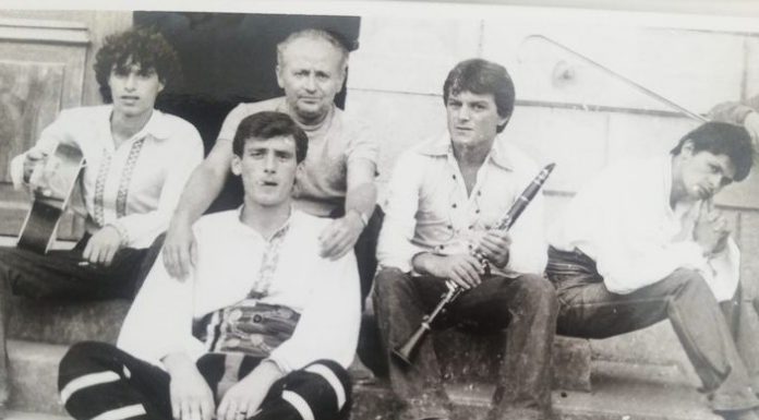 Членови на КУД ИЛИНДЕН,пауза пред настап