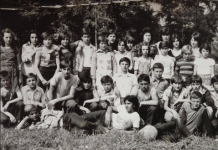 Наставничката Трајка со своето одделение